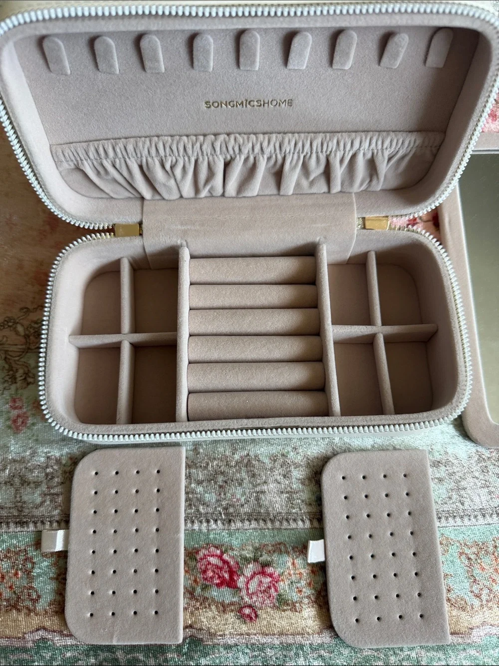 Songmicshome|ANAH~ Jewelry Travel Box with Mirror|Cloud White|GUC